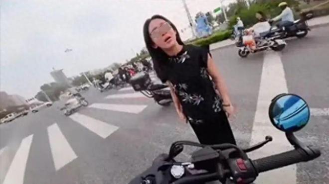 后续：女司机气到流产公布完整行车记录仪AYX爱游戏APP河北女司机与骑手冲突(图9)